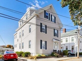 11 Barr St, Salem, MA 01970