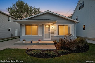 3560 Royal Ave, Berkley, MI 48072