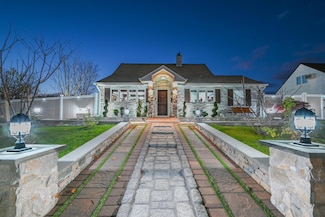 38 Quarry Ln, Levittown, NY 11756