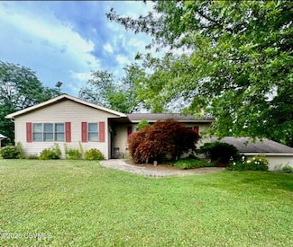 2203 Old Schoolhouse Rd, Lewisburg, PA 17837
