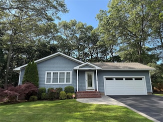 17 E Moriches Blvd, East Moriches, NY 11940