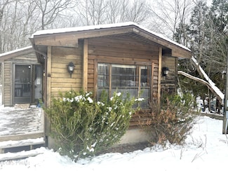 236 Well Rd, Greeley, PA 18425