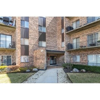 701 W Huntington Commons Rd Unit 218, Mount Prospect, IL 60056