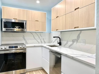2850 NE 14th St Unit 306B, Pompano Beach, FL 33062