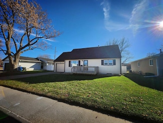 1211 E 33rd Dr, Kearney, NE 68847