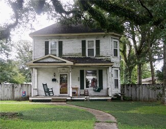 818 N Cutting Ave, Jennings, LA 70546