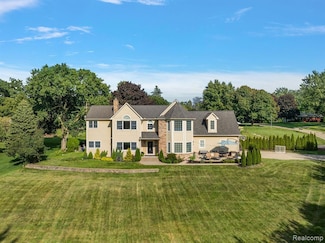 1370 Fieldway Dr, Bloomfield Hills, MI 48302
