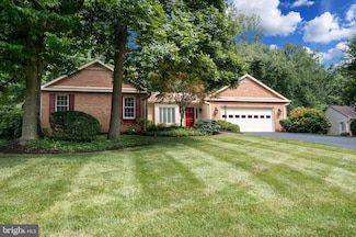 9743 S Park Cir, Fairfax Station, VA 22039