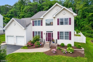 11 Candour Ct, Hackettstown, NJ 07840