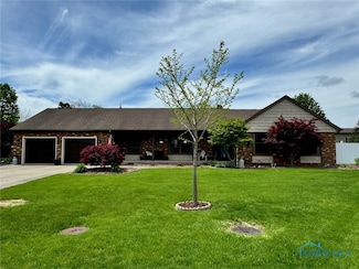1102 Crestview Ave, Bryan, OH 43506