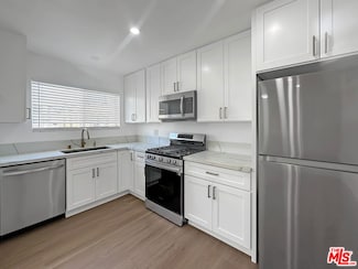 215 W Plymouth St, Inglewood, CA 90302