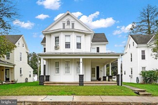 31 S 3rd St, Mount Wolf, PA 17347