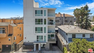 10918 Camarillo St, Los Angeles, CA 91602