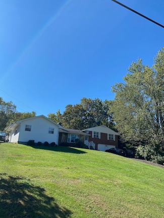 1011 Honeysuckle Dr, Newport, TN 37821