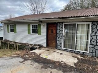 2224 Collins St, Bristol, VA 24201