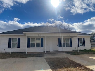 210 Woodcrest Cir, Warner Robins, GA 31093