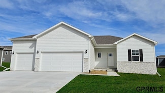 6410 Park Crest Dr, Bellevue, NE 68157
