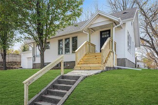 925 1st Ave E, Newton, IA 50208