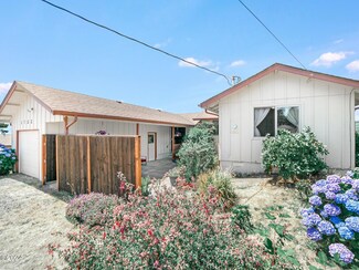 1722 NW Carter Ct, Waldport, OR 97394