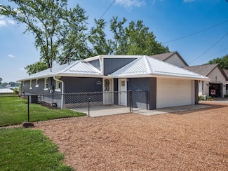 3 Lakeview Dr, Thornville, OH 43076