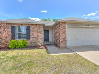 2913 Village Dr, Catoosa, OK 74015