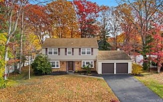 19 Barnwell Ln, Stony Brook, NY 11790