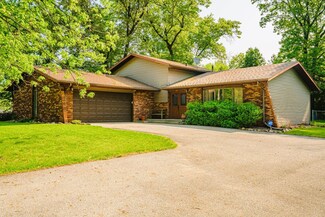 9965 Rustic Dr, Demotte, IN 46310