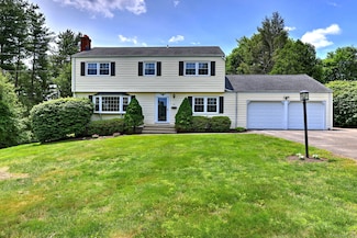 64 Regina St, Trumbull, CT 06611