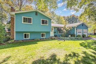 5700 Lantern Ln, Midland, MI 48642