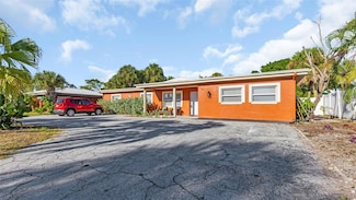 7063 S Shore Dr S, South Pasadena, FL 33707