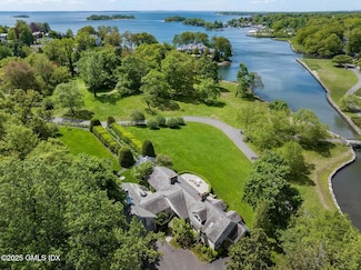 33 Meadow Wood Dr, Greenwich, CT 06830