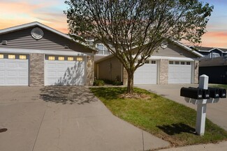 579 Pointe Ct SW, Rochester, MN 55902