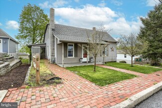 20 W Pine St, Enola, PA 17025