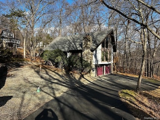 9 Kings Point Ln, Washingtonville, NY 10992