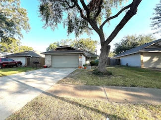 14014 Clear Forest Dr, Sugar Land, TX 77498
