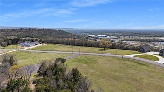 412 Apple Ln, Russellville, AR 72802