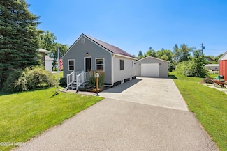 817 1st Ave N, Lake Norden, SD 57248