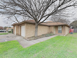 821 White Rock St, Saginaw, TX 76179