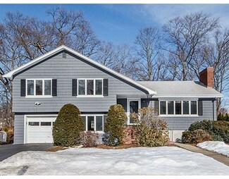 10 Parliament Ln, Woburn, MA 01801