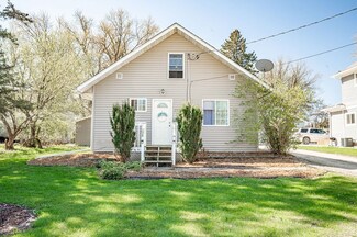 667 E Main St, Ellsworth, WI 54011