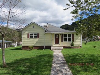 182 Maggard St, Benham, KY 40807