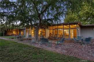 5646 E Park Circle Dr, Fresno, CA 93727