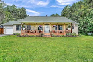 10816 Crump Rd, Holland, NY 14080