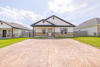 1211 Henderson St, Bryan, TX 77803