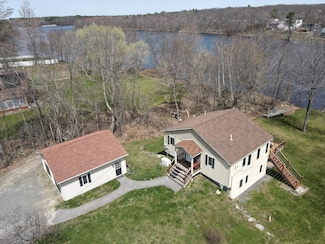 58 4th St, Old Town, ME 04468