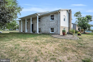 785 E Side Dr, Greencastle, PA 17225