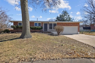 1050 Meadowlark Dr, Florissant, MO 63033