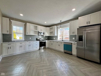 400 W Sherman St, Windfall, IN 46076
