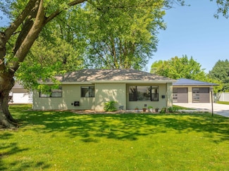 1336 S Hill Dr, Waterloo, IA 50701