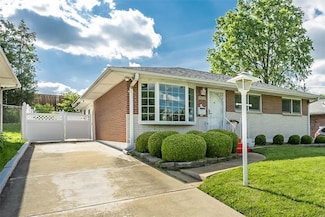 1513 Banneker Ave, Saint Louis, MO 63117